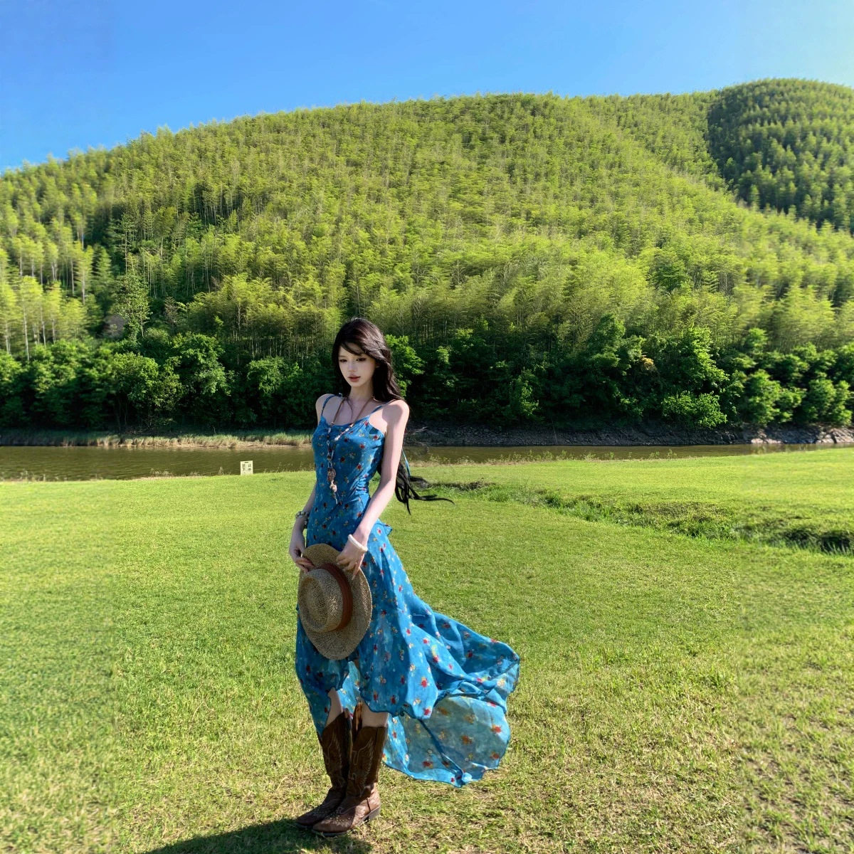 设计感不规则碎花吊带裙女2026夏季新款辣妹风收腰中长款连衣裙子