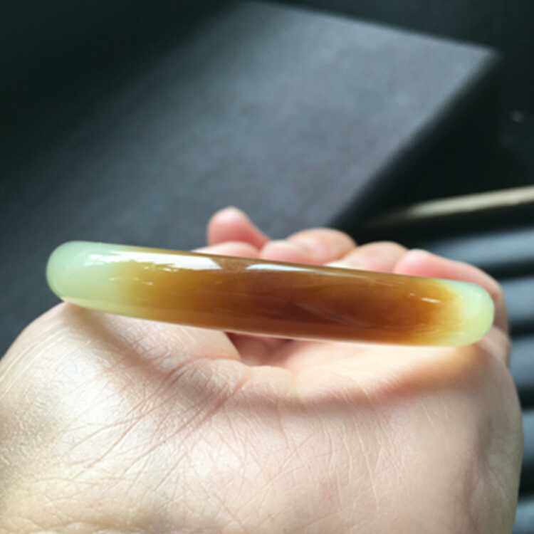 玉韵传说 和田玉且末料特色小号糖青白玉手镯内径：53mm 带证书