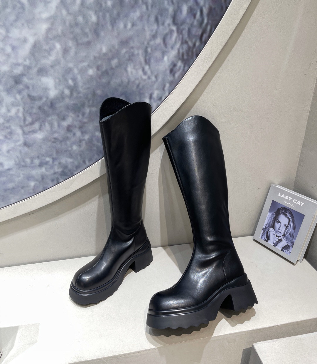 白色时装靴套筒高帮靴软皮2025秋冬防滑厚底后拉链长筒靴骑士靴女