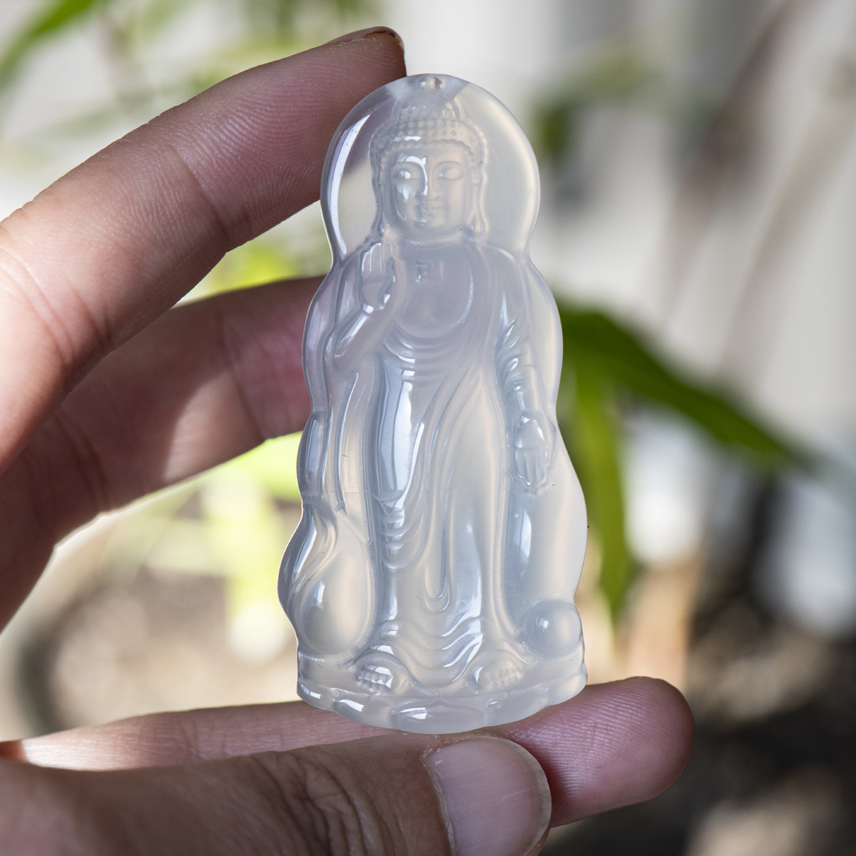 天然高冰白玛瑙大日如来吊坠