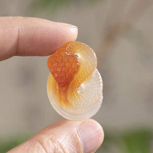 天然红玛瑙雕刻12生肖蛇吊坠本命年项链中式复古吊坠毛衣链车挂饰