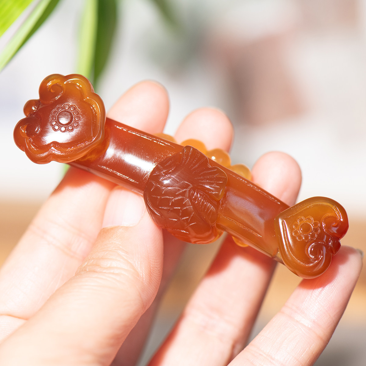 天然红玛瑙如意大号手把件挂饰