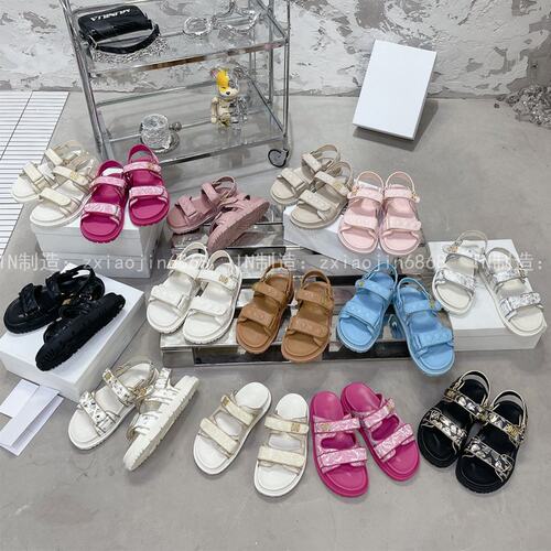 舒适的D家休闲防滑沙滩凉拖鞋