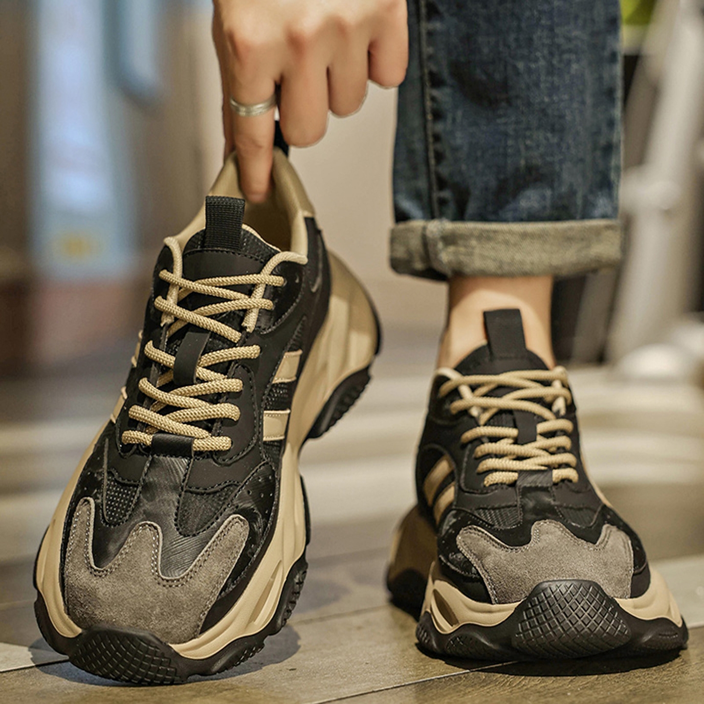 男鞋2025新款秋冬季软底轻便防滑户外运动鞋子男士休闲厚底老爹鞋