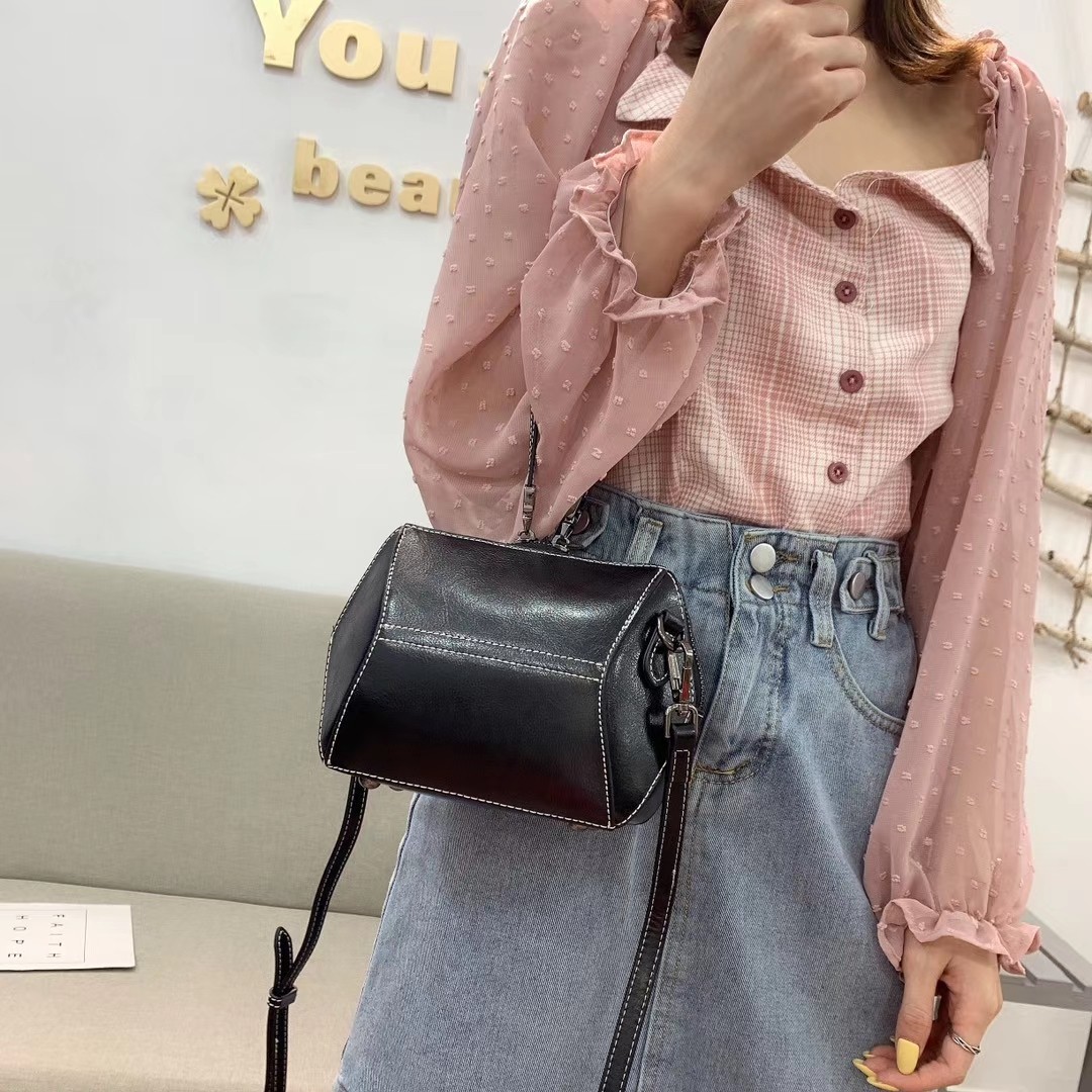 Kamicy2020新款油蜡牛皮小包洋气菱形单肩斜挎包轻便百搭贝壳包潮