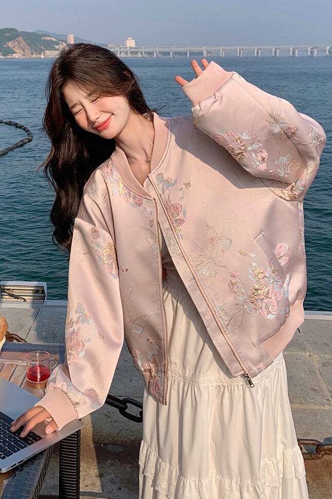 【现货】风提花缎面高品棒球服短外套w325-p175-k238,女装短外套,2C298