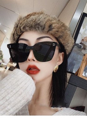 网红超黑色个性字母女方框墨镜