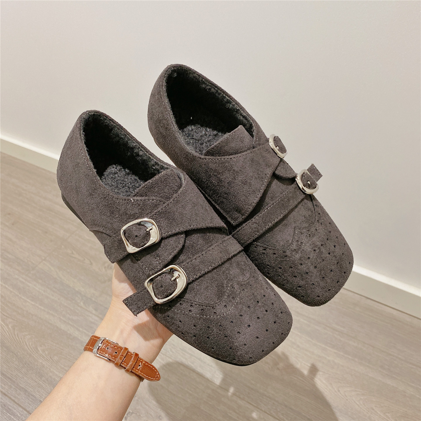 复古保暖搭扣毛毛鞋2025冬季新款韩版加绒粗跟低跟单鞋棉鞋小皮鞋