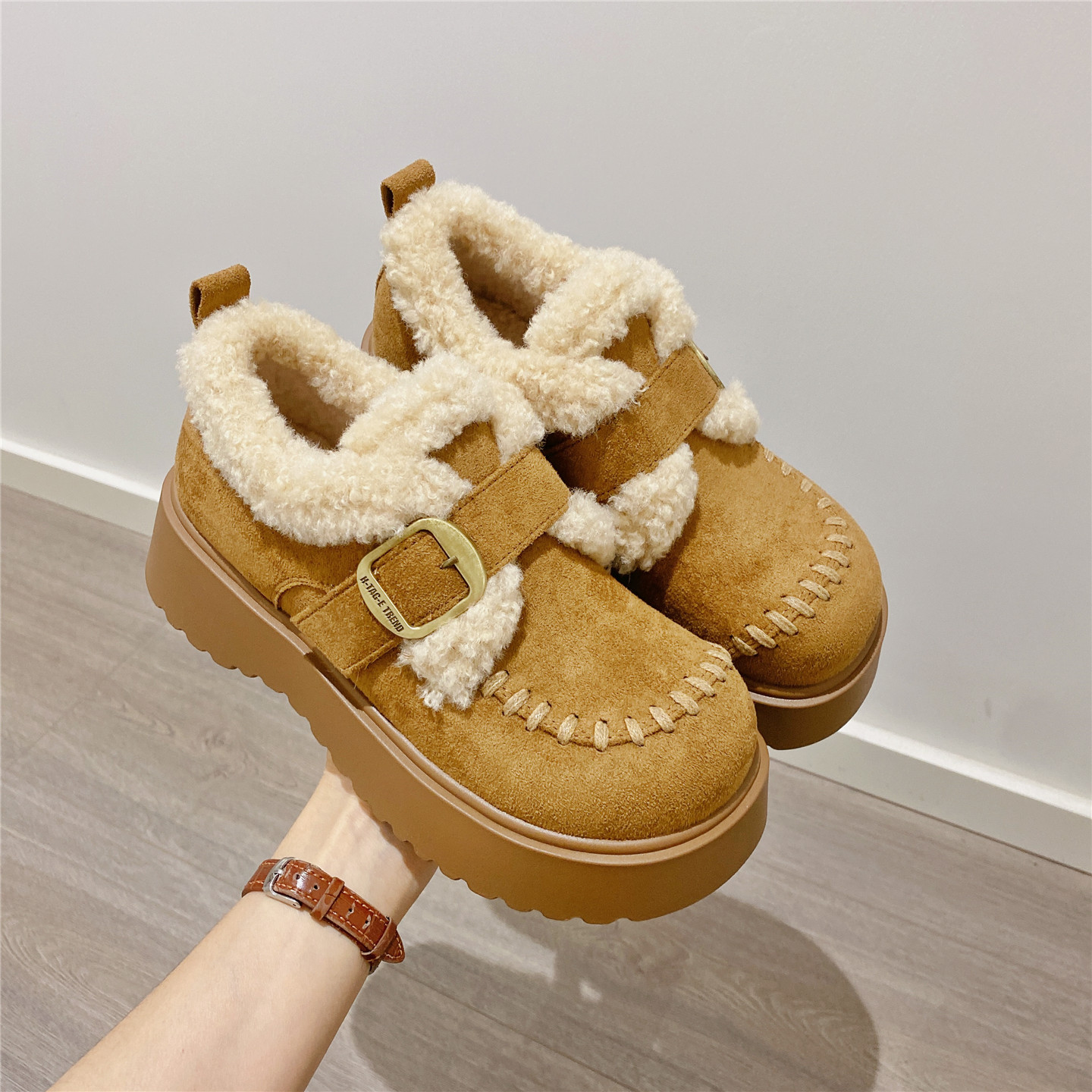 搭扣魔术贴毛毛鞋加绒勃肯鞋女2025冬季新款厚底松糕单鞋保暖棉鞋