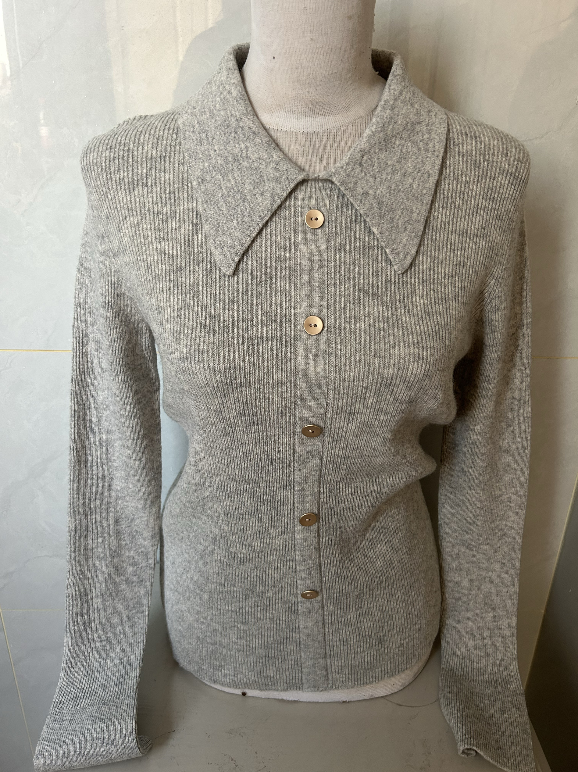 清仓价品牌灰色翻领钉扣女羊毛衫毛衣打底衫外套,女装/女士精品,毛针织衫,淘宝优惠券,粉丝福利购,淘宝优惠卷