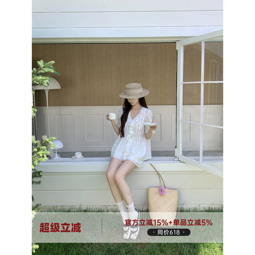 温柔少女风蕾丝上衣短裤套装