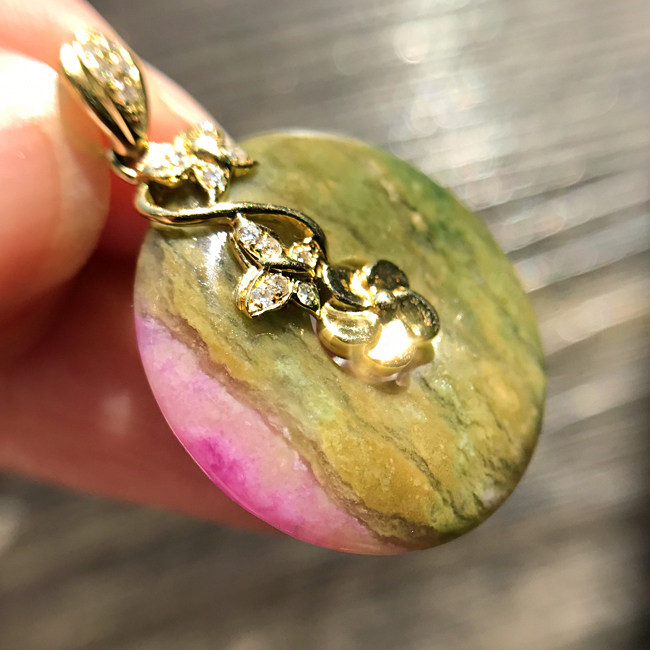 【玺玲珑】桃红樱花粉舒俱来平安扣 l 18k金果绿苏纪石吊坠老料