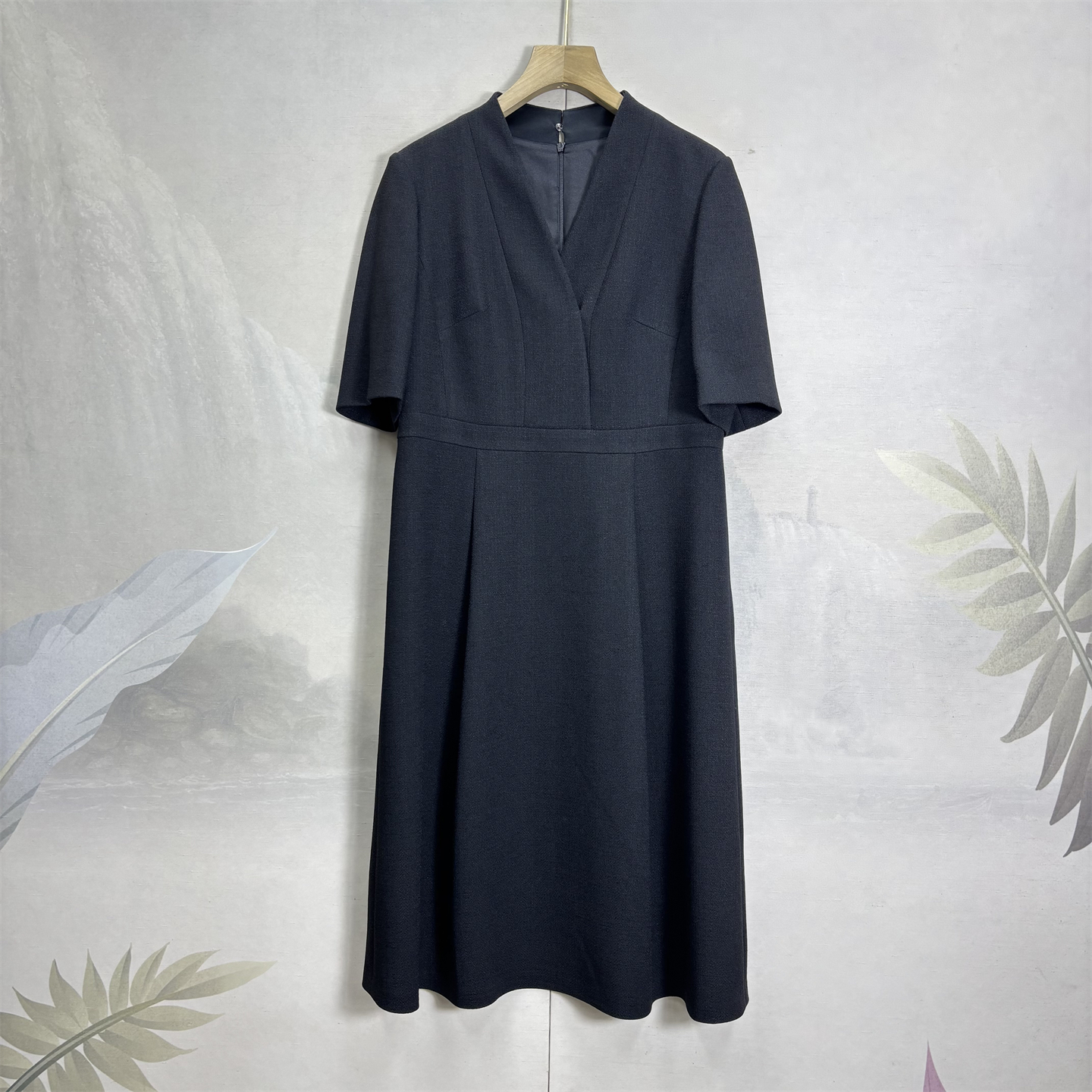 高贵气质减龄时尚重工修身V领