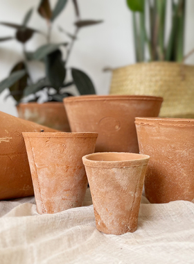 红陶盆简约创意田园文艺泥瓦盆植物多肉鲜花盆粗陶种植透气小花盆