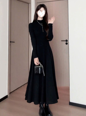 黑色针织连衣裙女2025秋冬季新款法式气质高级感收腰显瘦长裙穿搭