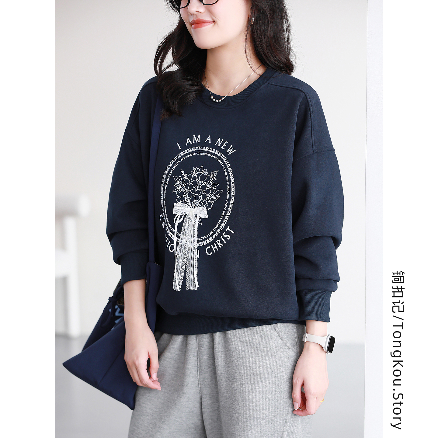 铜扣记蕾丝蝴蝶结卫衣女圆领