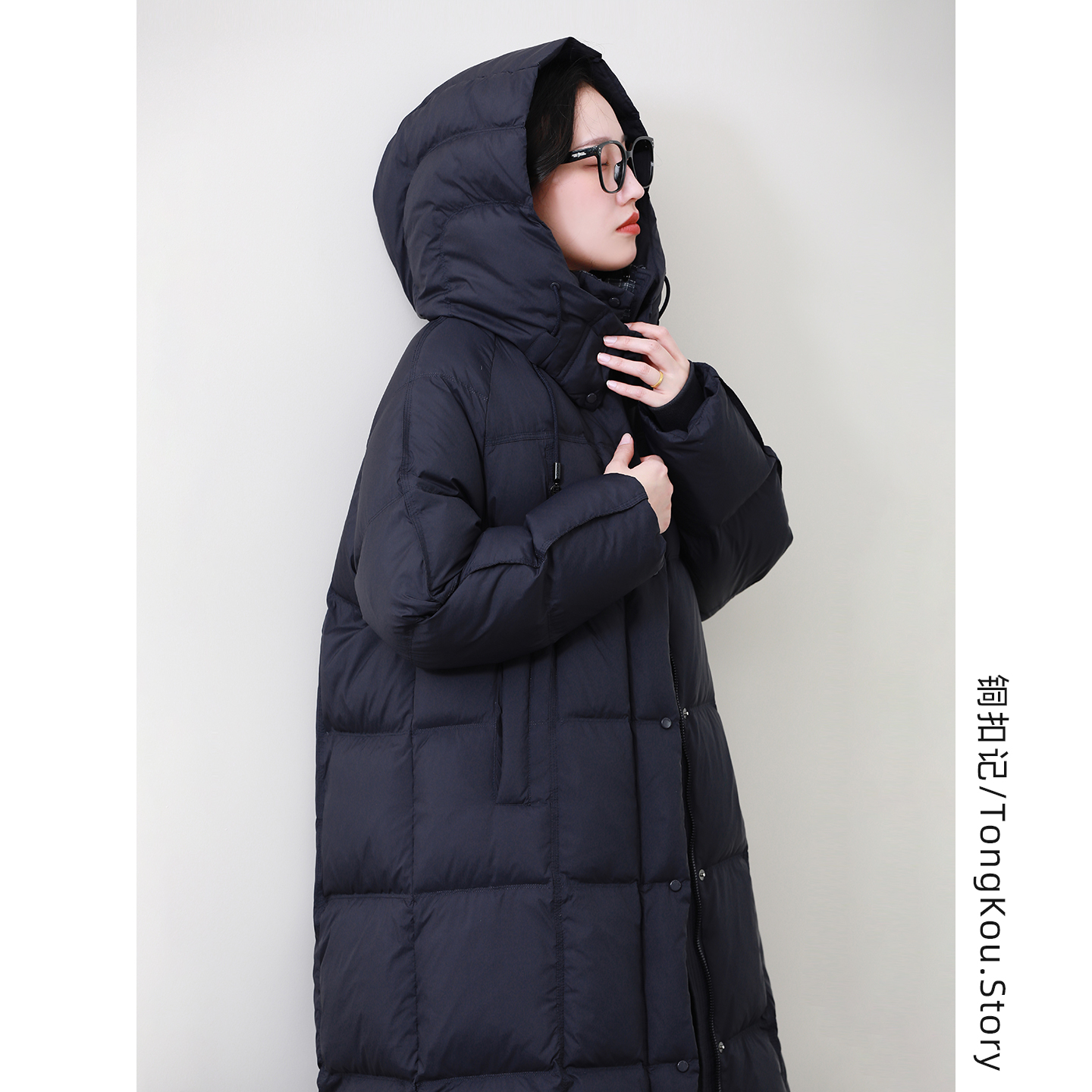 铜扣记连帽长款羽绒服