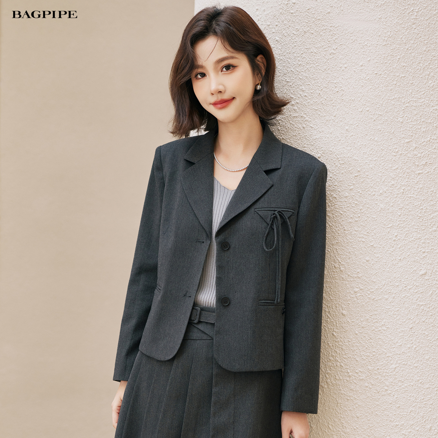 风笛2025秋季新款学院风设计感通勤气质短款小西服休闲西装外套女