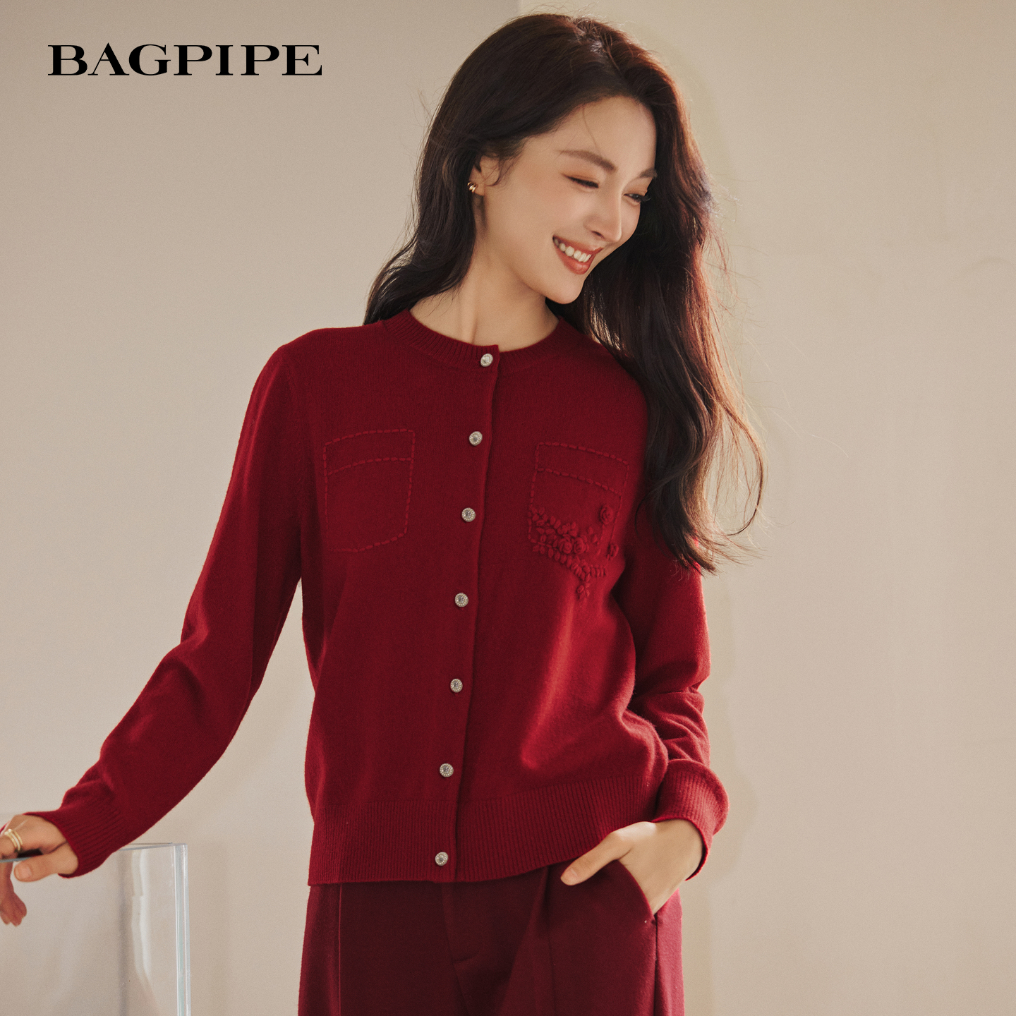 风笛2025冬季新款复古氛围感红色圆领针织开衫女法式宽松毛衣外套