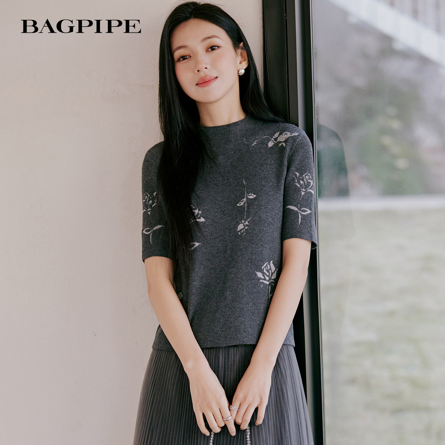 风笛2026秋季新款闪丝玫瑰提花针织衫女半高领修身五分袖显瘦内搭