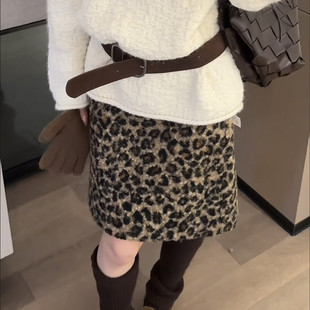 辣妹装豹纹半身裙女秋冬修身显瘦圈圈毛磨毛打底短裙百搭靴裙下装