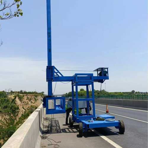 桥梁防撞墙模板台车护栏安装电动遥控行走外侧施工吊篮排水管安装