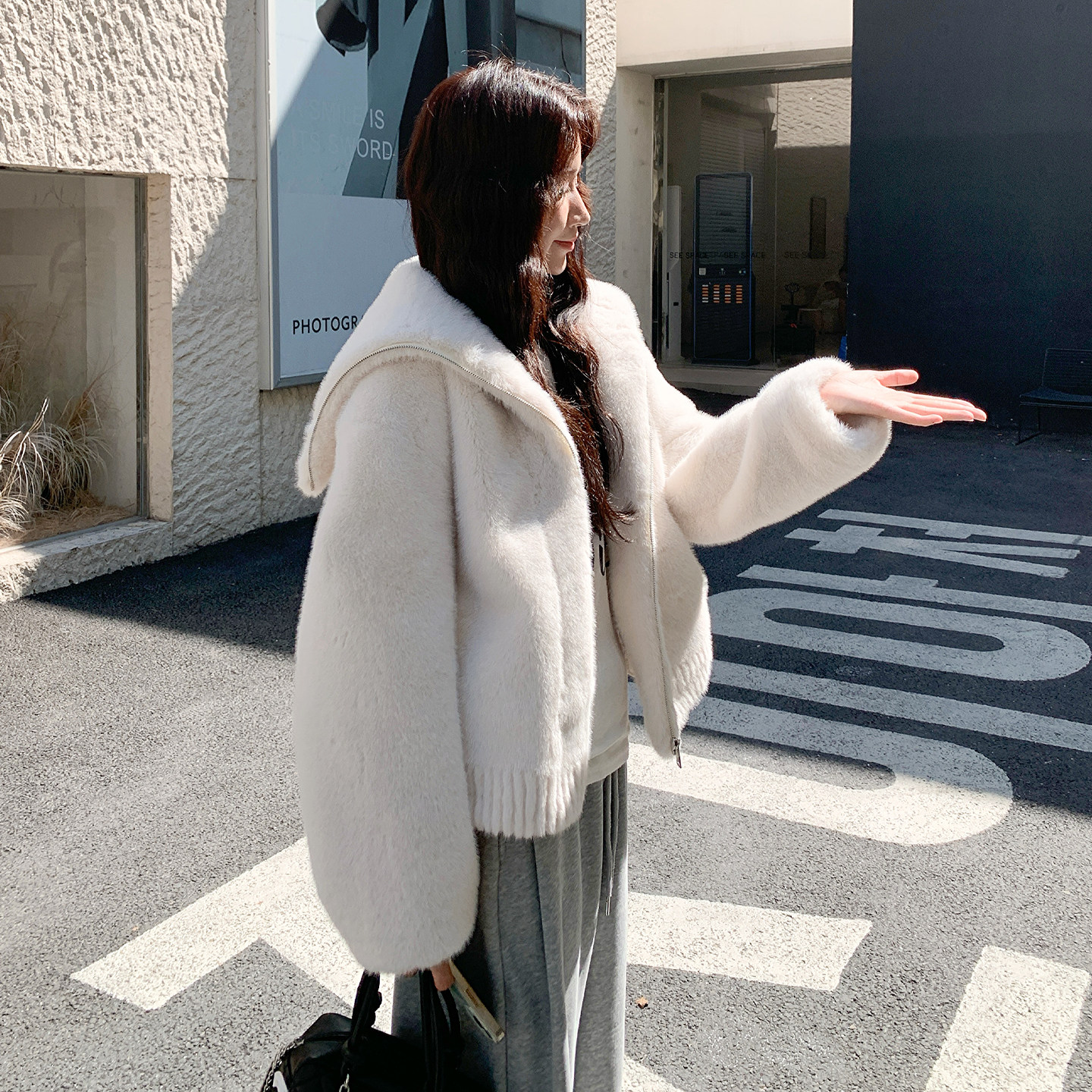 主推现货2025冬季新款宽松显瘦皮毛一体毛毛外套女1525-P195K309,女装棉衣/棉服,莘蕾