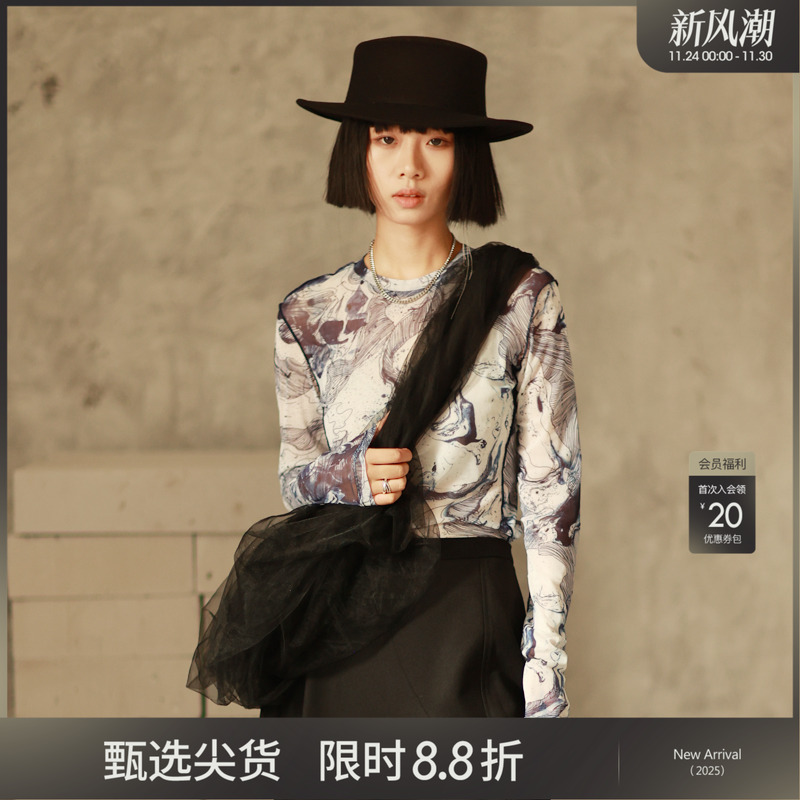 圆领印花长袖上衣女性日记文艺