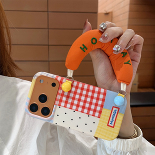 小众高级感橙色充棉手腕带适用iphone17手机壳苹果16promax新款13手拎17pro手提挂绳15promax几何拼接格纹14P