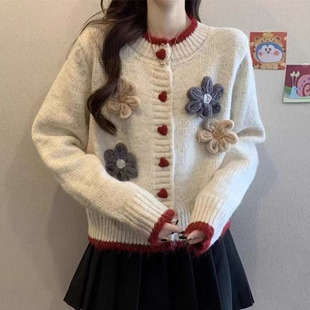 毛衣开衫外套女2025秋冬新款爆款爱心纽扣花朵巨好看长袖短款上衣