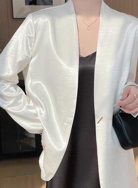白色醋酸缎面小西服外套女2025春秋季新款宽松休闲气质短西服上衣