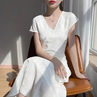 連衣裙女V領(lǐng)提花長裙休閑時尚 2025年夏季 新款 緞面短袖 顯瘦直筒裙