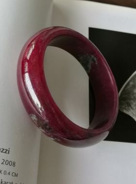 全红带绿手镯天然红绿宝