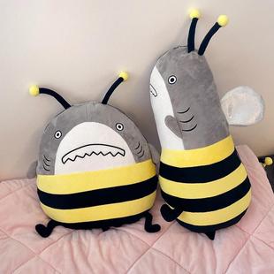 优趣优品 shark&bee鲨鱼蜜蜂抱枕被子两用午睡枕头靠枕办公室神器