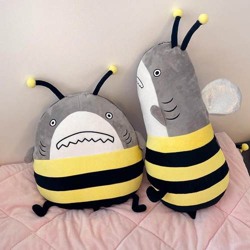 优趣优品 shark&bee鲨鱼蜜蜂抱枕被子两用午睡枕头靠枕办公室神器