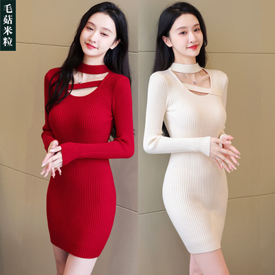 挂脖气质配大衣的毛衣裙