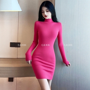 针织连衣裙女2025新款冬半高领修身简约百搭小个子包臀毛衣打底裙