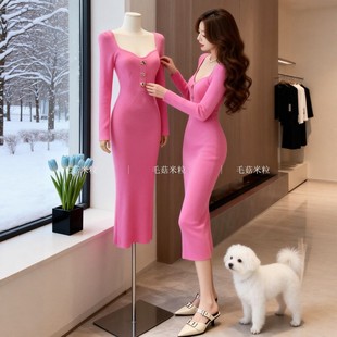 春装女款2026年新款针织连衣裙女秋冬高级感方领内搭长款毛衣裙子