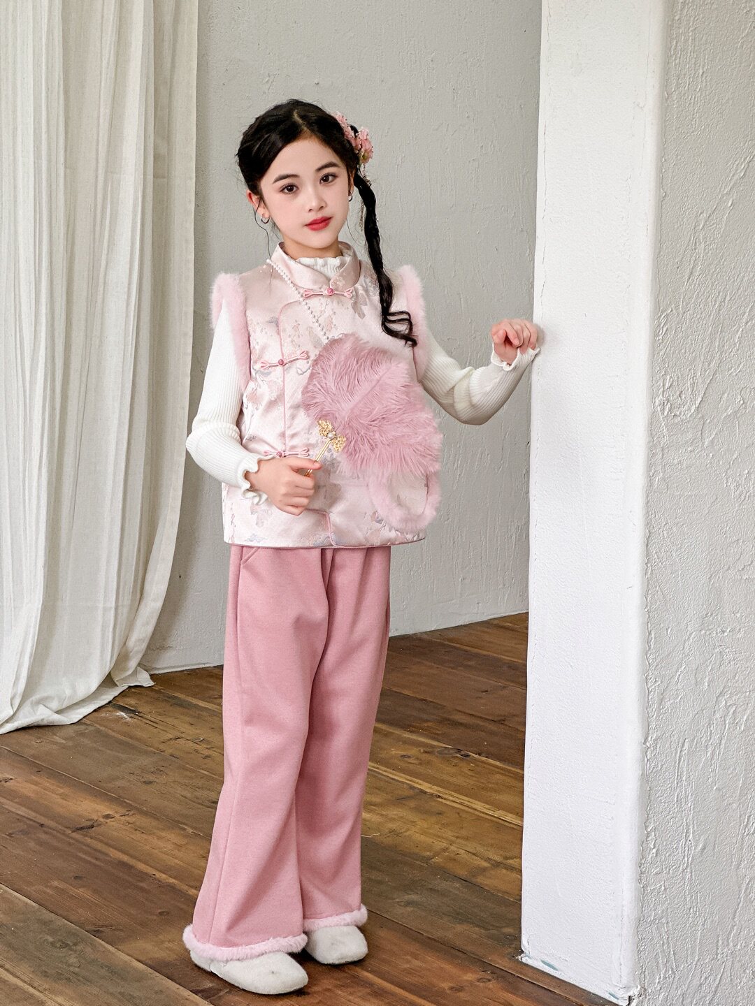 女童2026新款儿童女孩秋冬国风唐装汉服马甲毛衣喇叭裤三件套装