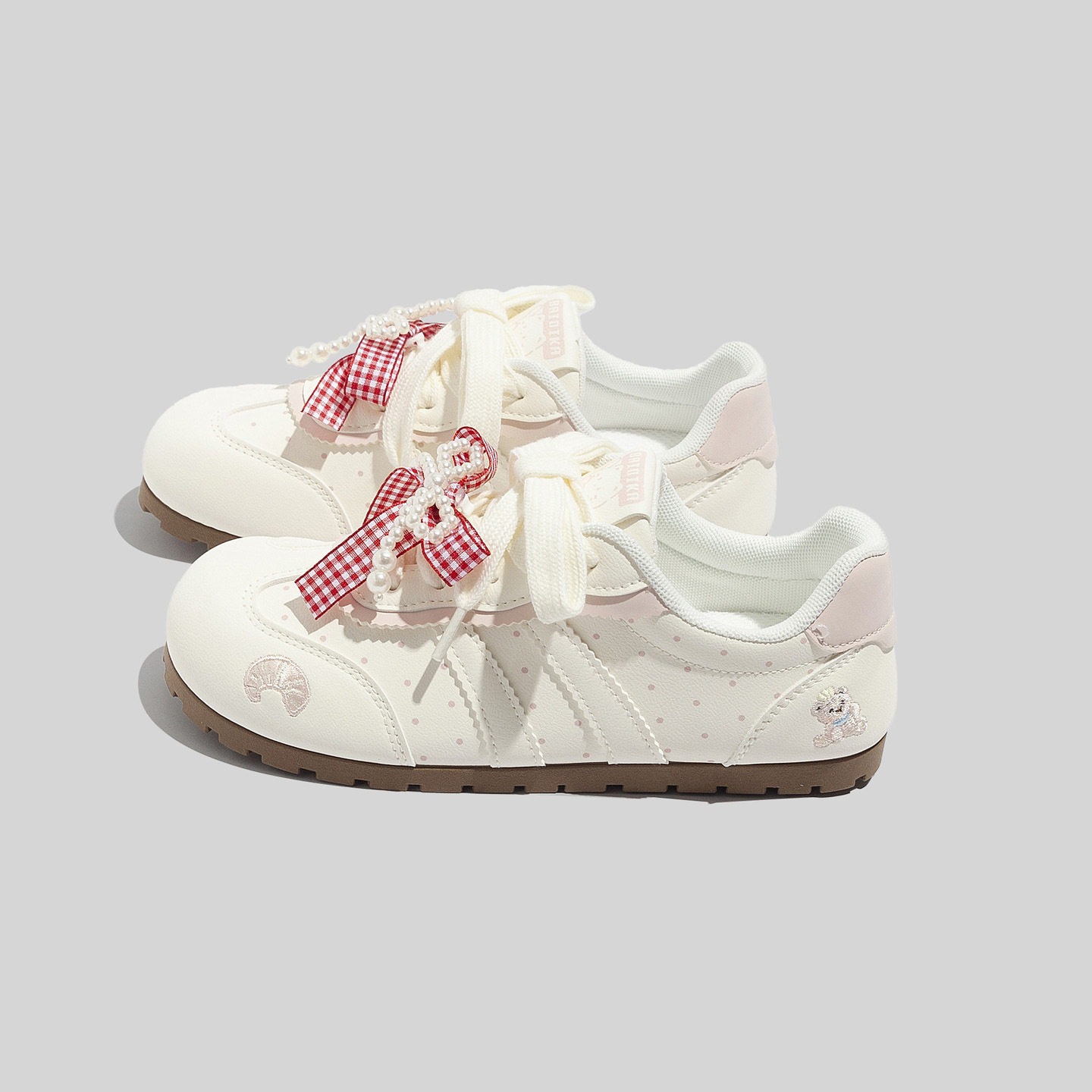 春季新款时尚可爱低帮平底德训鞋女2026百搭运动轻便小熊休闲板鞋,女鞋,休闲板鞋,淘宝优惠券,粉丝福利购,淘宝优惠卷