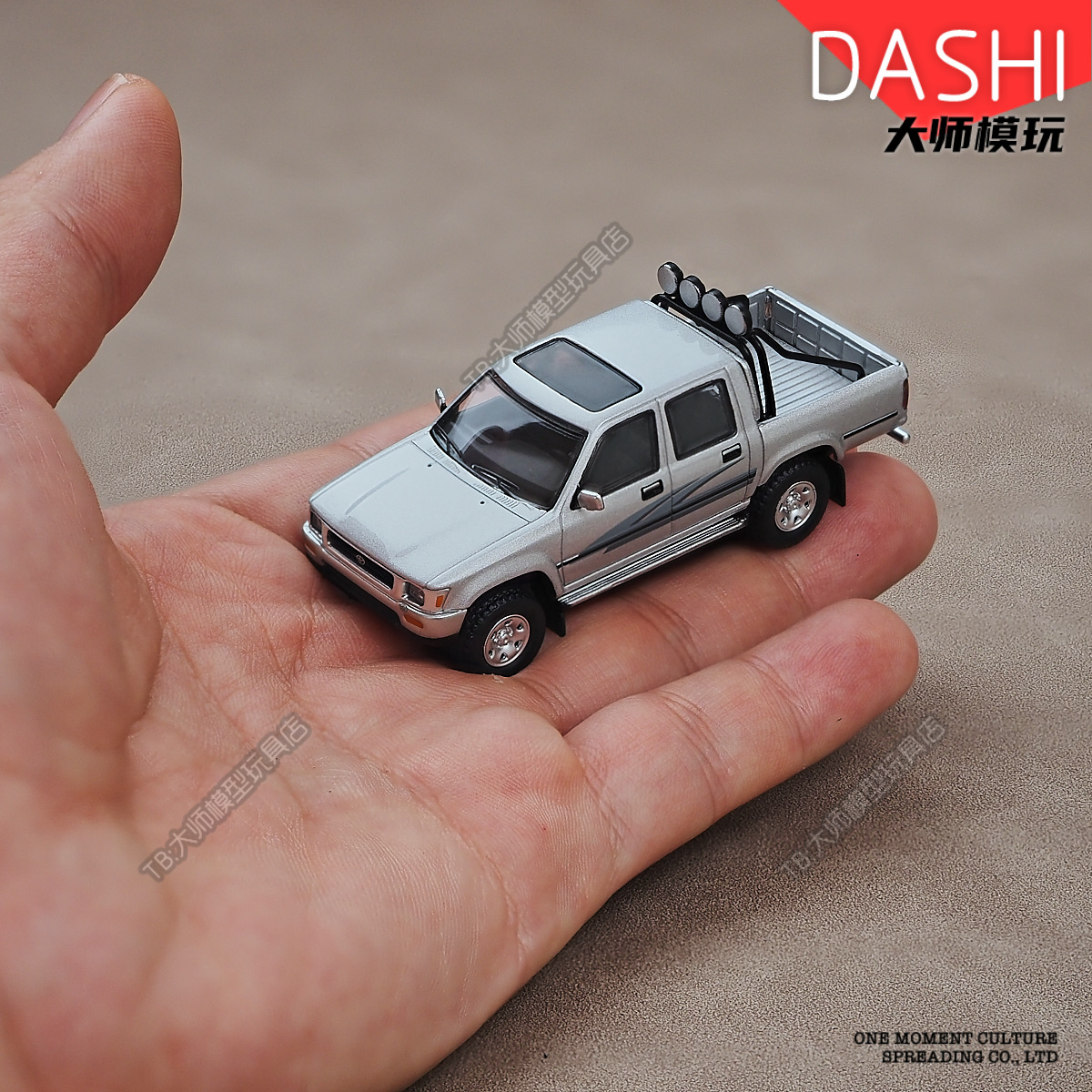 新品麦思迪1/64丰田海拉克斯皮卡双排越野小汽车模型静态收藏摆件