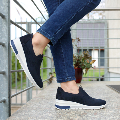 ARA坡跟软底小圆头休闲鞋