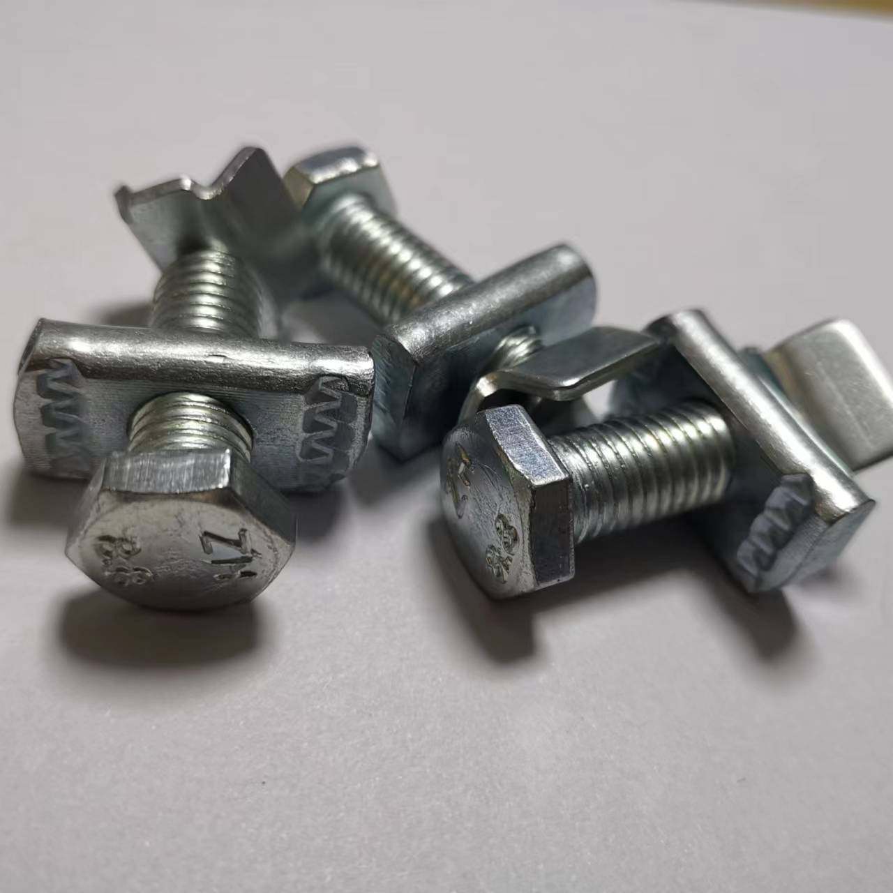 抗震支架配件加劲装置c型钢丝杆压紧螺栓 抗震配件 加强筋螺栓m12