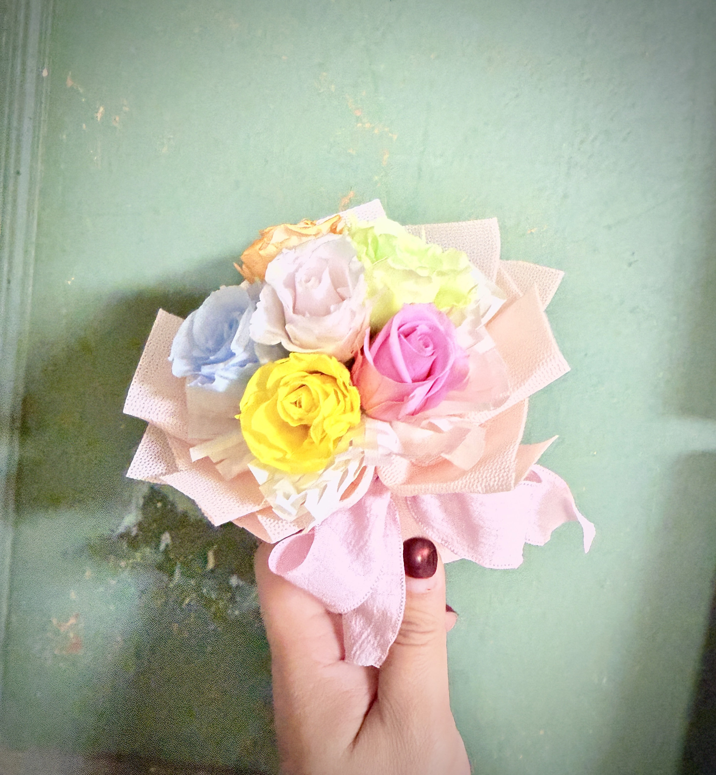 彩色永生玫瑰真花永生花束口袋小花见面惊喜花束多巴胺小花车载花