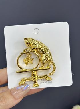 大衣质感别针金属小猫抓鱼胸针