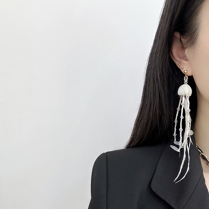 韩版新款甜美超仙水母造型白色羽毛流苏长款耳环米珠飘逸气质耳坠