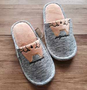 天鹅绒家居静音防滑地板拖鞋 2024年日单招财猫包头棉拖鞋 秋冬女款