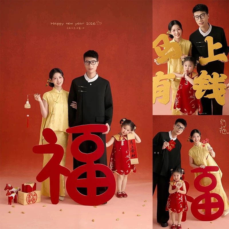 2026新年全家福拍照道具对联马上有钱手拿板手拿扇子灯笼装饰摆件
