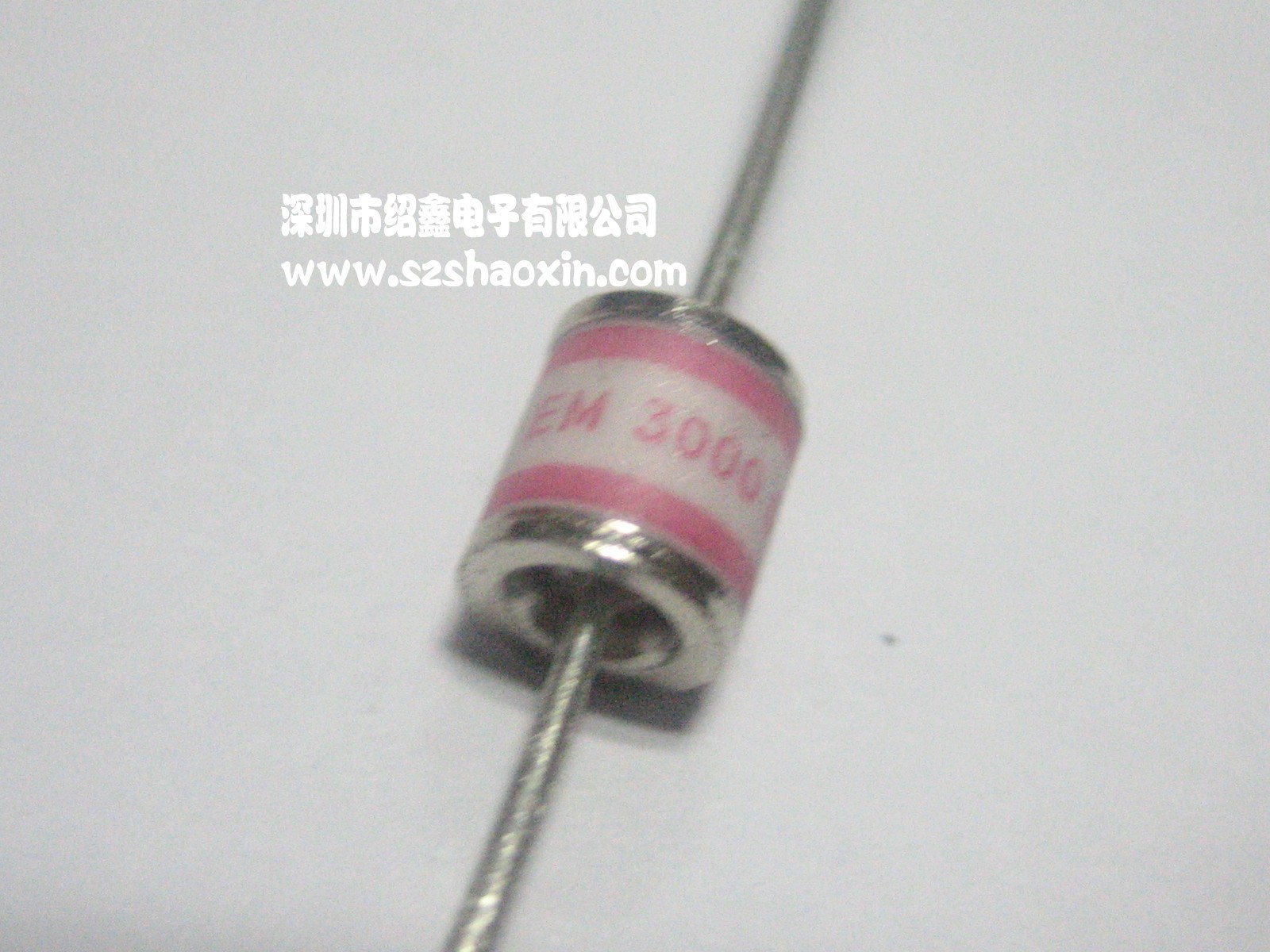 EPCOS 3000V陶瓷气体放电管 EM3000X 2R3000V 5.5*6 B5G3000L