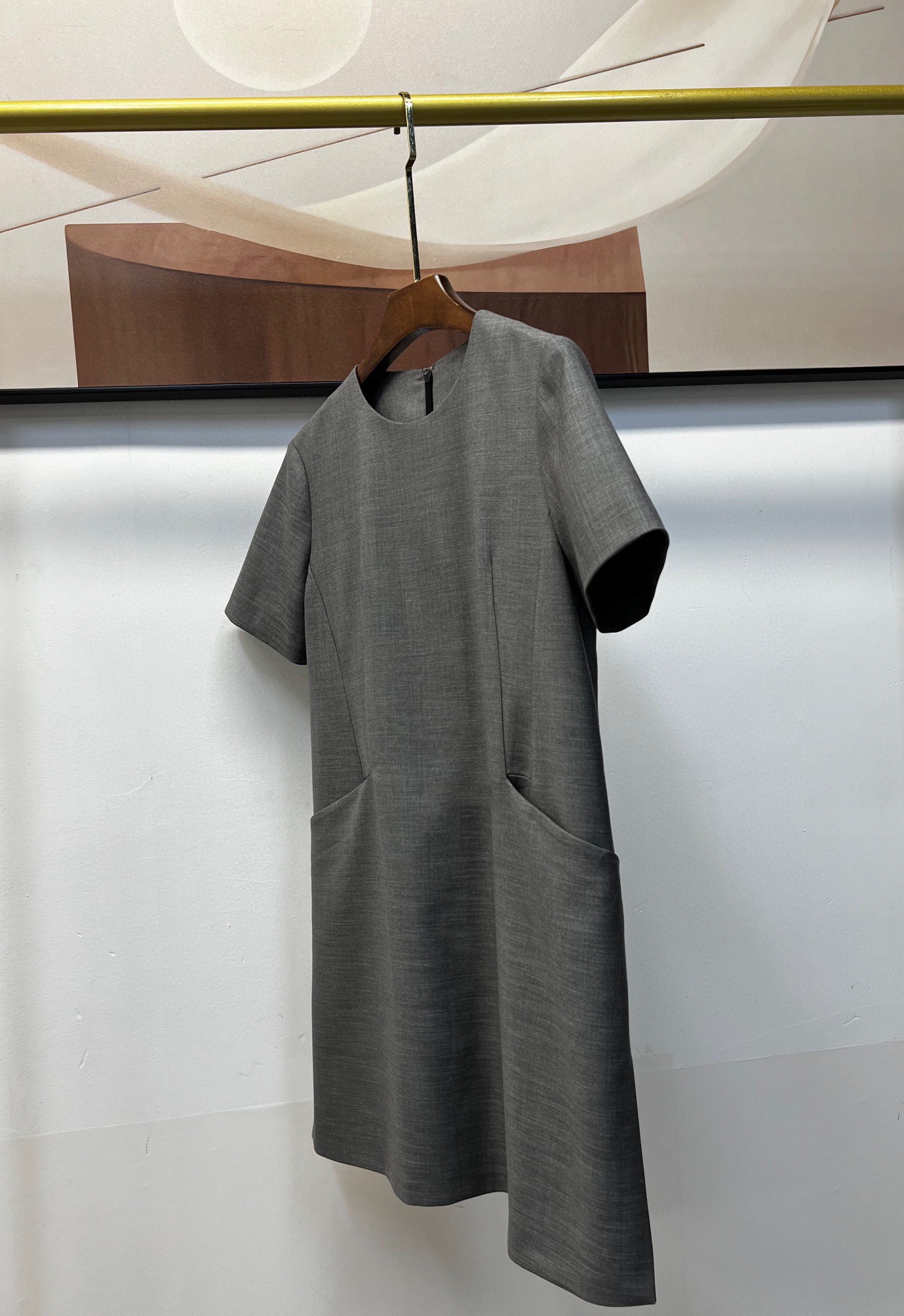大口袋立裁连衣裙